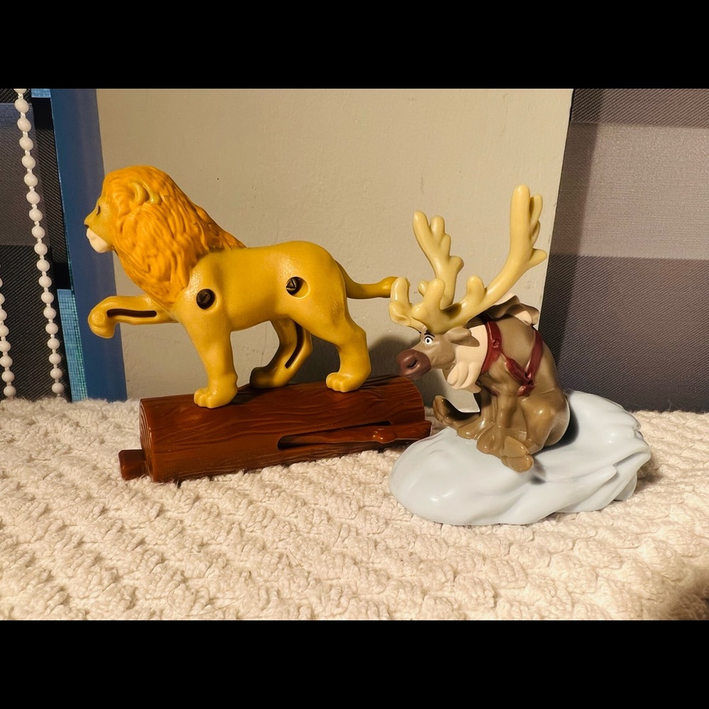 2 Disney 2019 McDonalds Happy Meal Toys The Lion King Simba/Frozen 2 Sven Loose